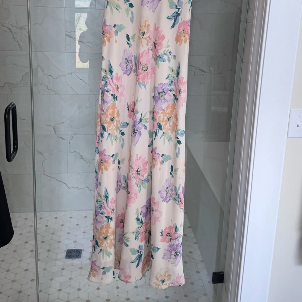 Abercrombie & Fitch Cream Floral V-Neck Maxi Dress. Size Medium Tall - NWT